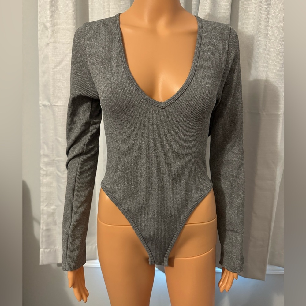 Great Pink Dot size L gray ribbed long sleeve bodysuit